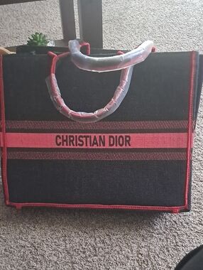 Dior Women's Black and Red Tote Bag